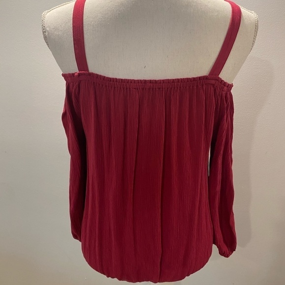 {Sanctuary} fuscia crinkled cold shoulder blouse - Picture 2 of 3